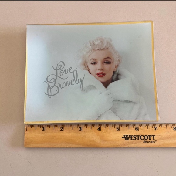 Marilyn Monroe Jewelry Organizer with Gold Trim - Picture 4 of 4